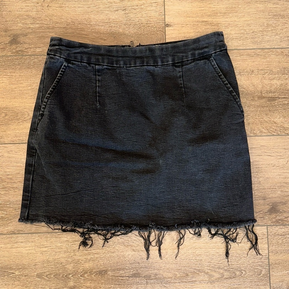 Black denim skirt with pockets
